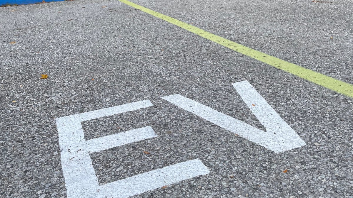 Take the electric vehicle survey at barrie.ca/ClimateChange for a chance to win a 1-month #BarrieTransit pass, a 1-month #BarrieRec pass, or a smart thermostat. Deadline = June 5. #Barrie