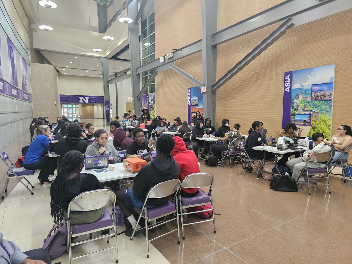 educatorerickag's tweet photo. VCA and University Academy students learned to tie ties, worked on interviewing skills, and promoted their mobile businesses today. So glad I could be a part!  @NGC_Business #wearewayne @BenDavisNGC https://t.co/xt80Q1ilUP
