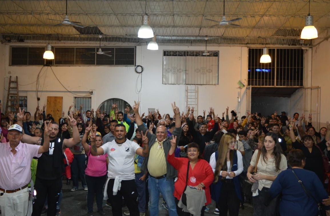 gastonggalindez's tweet photo. Reconocimiento a la Militancia de las compañeras y compañeros que a lo largo de estos años fueron parte del proceso que nos permitió llegar a esta gran elección de la Lista 2 del PJ.❤ #Salta 
Gracias a todas y todos.✌
@GustavoSaenzOK Conducción https://t.co/ouvYUXF9dK