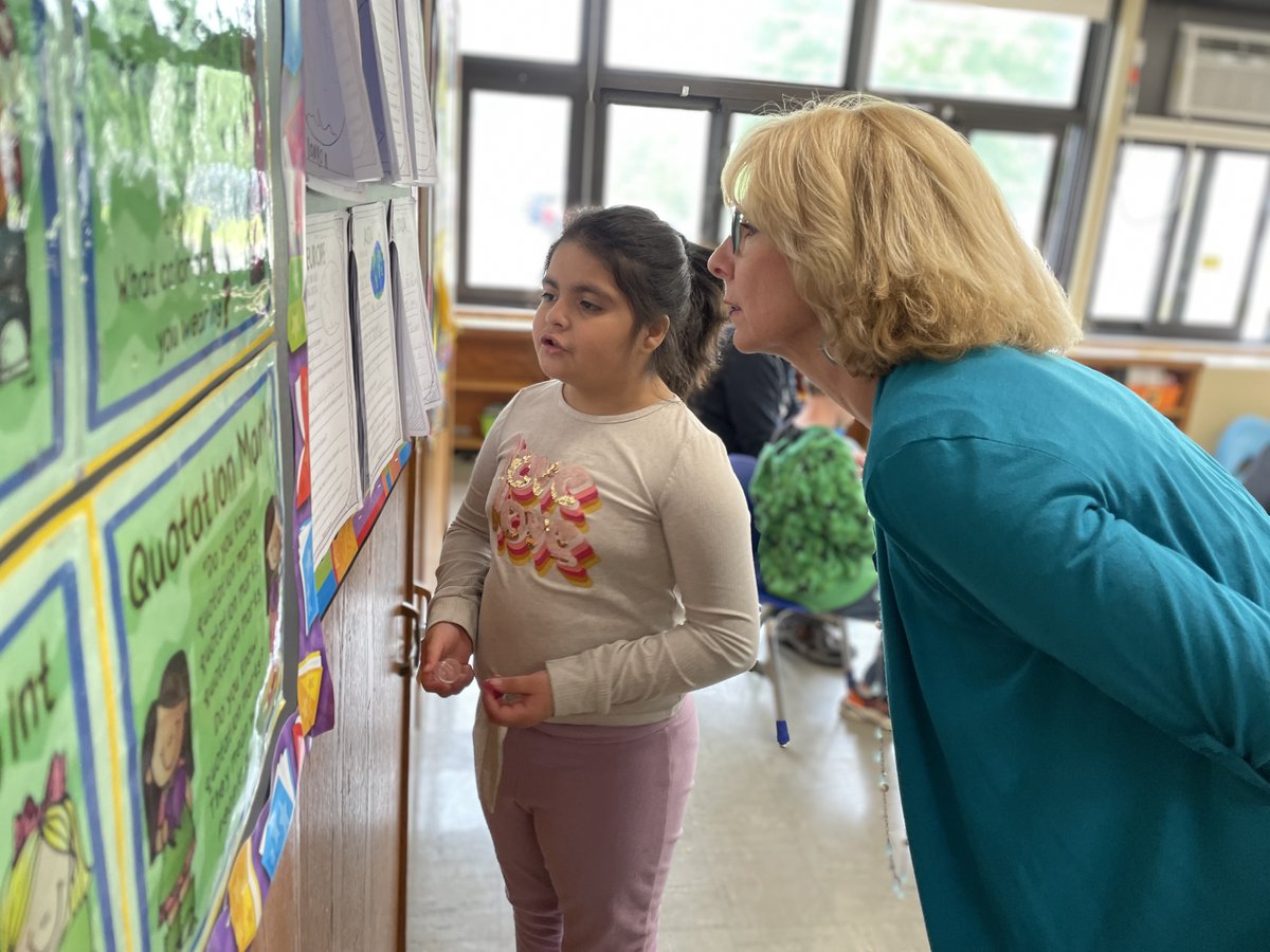 rocklandboces's tweet photo. Today was the final session of our #RocklandBOCES Hilltop School #LearningShowcase. Young entrepreneurs shared their business plans, solar system experts displayed 3D models and posters, and Ss demonstrated for guests their favorite research and learning tools. Congrats to all! https://t.co/QAuX9NCLzo