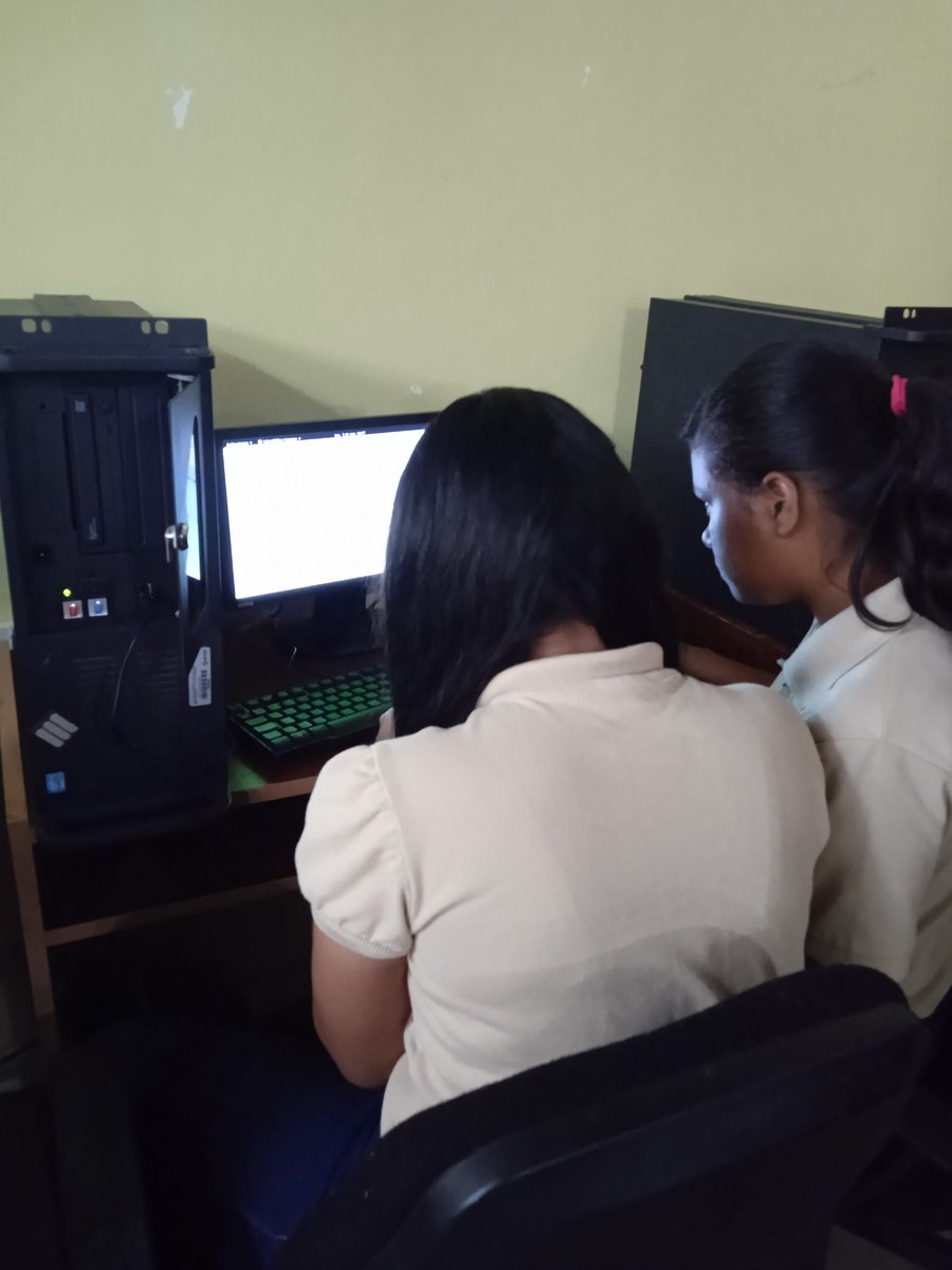 IngMariaTCuenca's tweet photo. #17-19DeMayo Culminación de formación a estudiantes de 4to año de diseño de diapositivas en Libre Office Impress. #SomosFundabit 
#1x10ContactoConElPueblo
@NaslyNd @Fundabit_ @fundabitguaric2 @_LaAvanzadora @EliasEducacion @ZEGuarico @leivi24 @IngMariaTCuenca https://t.co/harnSU72WY