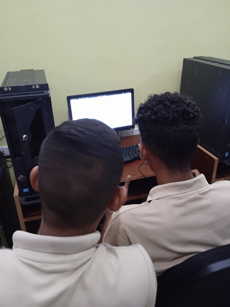 IngMariaTCuenca's tweet photo. #17-19DeMayo Culminación de formación a estudiantes de 4to año de diseño de diapositivas en Libre Office Impress. #SomosFundabit 
#1x10ContactoConElPueblo
@NaslyNd @Fundabit_ @fundabitguaric2 @_LaAvanzadora @EliasEducacion @ZEGuarico @leivi24 @IngMariaTCuenca https://t.co/harnSU72WY
