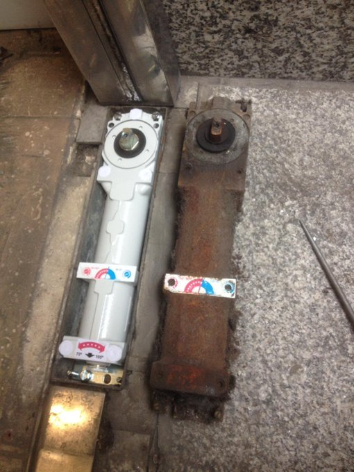 LondonLocksmith's tweet photo. A huge door in the City of London. The photo shows the floor-springs, old and new. It makes a world of difference to the way this door works now. https://t.co/TMdauRSMwK