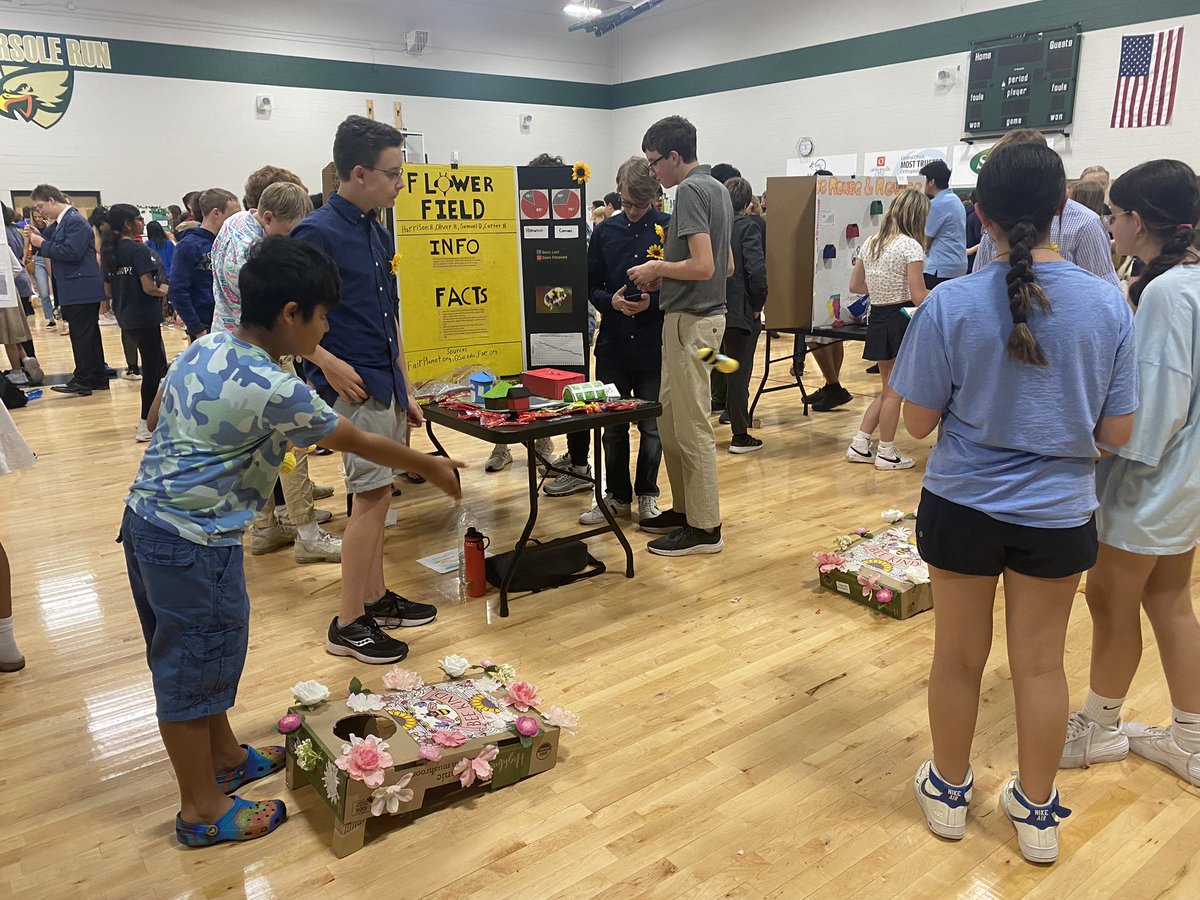 CTroutmanTech's tweet image. 8th graders have been spending the month of May working on their Cross-Curricular project - finding a problem in the community and coming up with a solution! Today students shared out their projects with the school, district staff, parents and community members @erms_DCSD