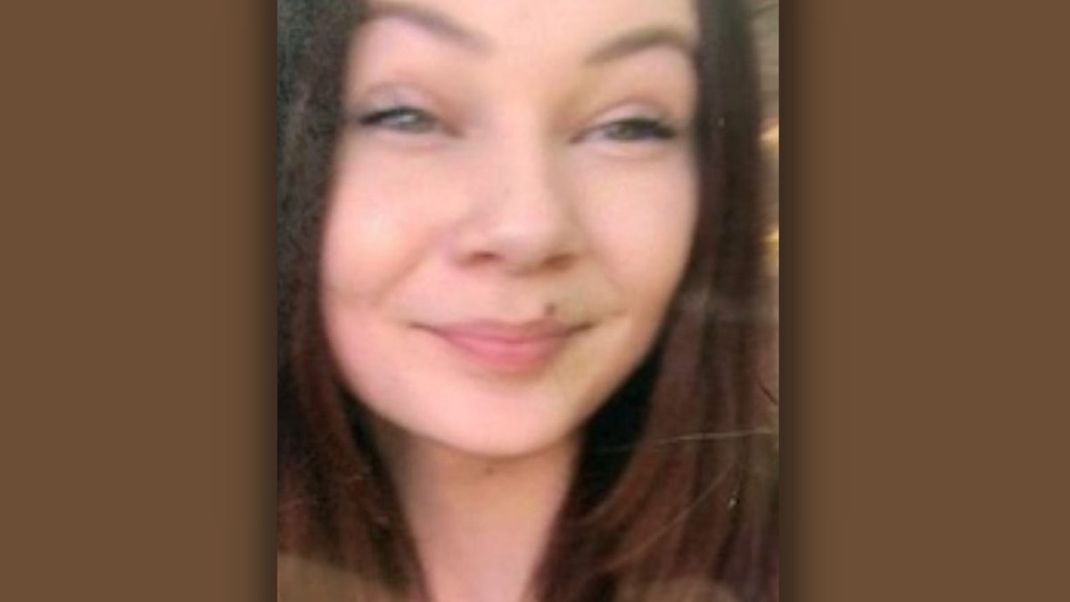 AnnetteLawless's tweet photo. Please, RT this special @MissingInKansas for Samantha Schrader, 13, last seen at 2 a.m. in NW #Wichita in a 2002 Pontiac Grand AM similar to this 1 pictured https://t.co/C6yRiZ2lY0 

#MissingInKS #KAKEnews @TheJusticeDept @netflix @hulu @hbomax @condenast @discoveryplus @kakenews https://t.co/yxZ9OGDuP1