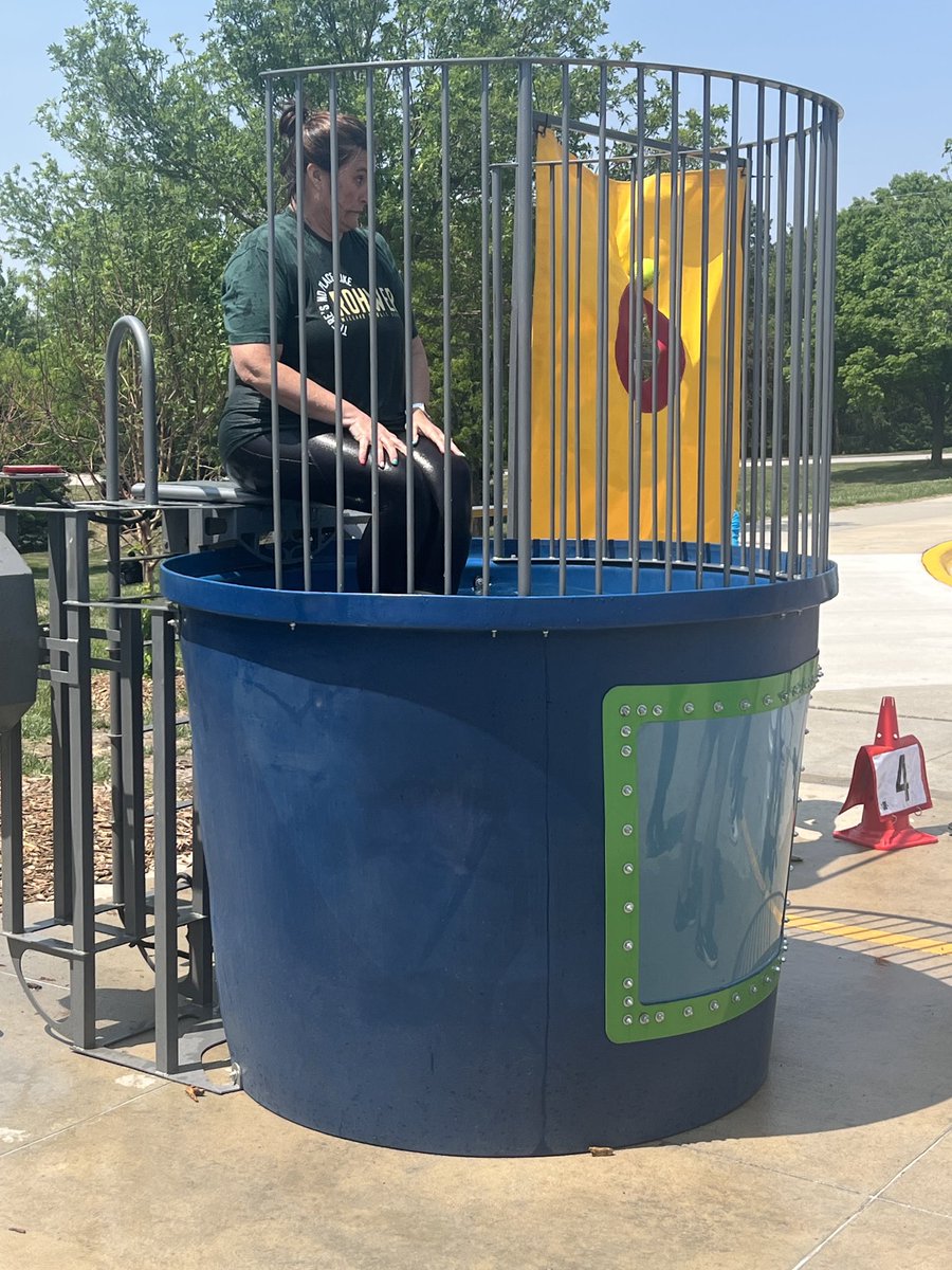 Last dunk tank ⁦@RohwerE⁩ for ⁦@teacher4life3⁩ We will miss you Mrs. Schuchardt. #Proud2bMPS