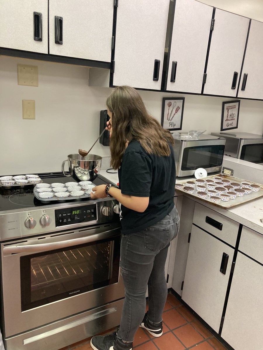 Geometrical shapes, temperatures, measurements of combined ingredients &amp; teamwork!  This is what Chef Courtney Saucerman’s class was learning in the Dunnellon Middle Culinary Arts program. Their work was very presentable and tasty! Awesome job! 🍍🍇🍪🧁🧑‍🍳🐾🐾 <a href="/DMSTIGERTWEETS/">Dunnellon Middle School</a>