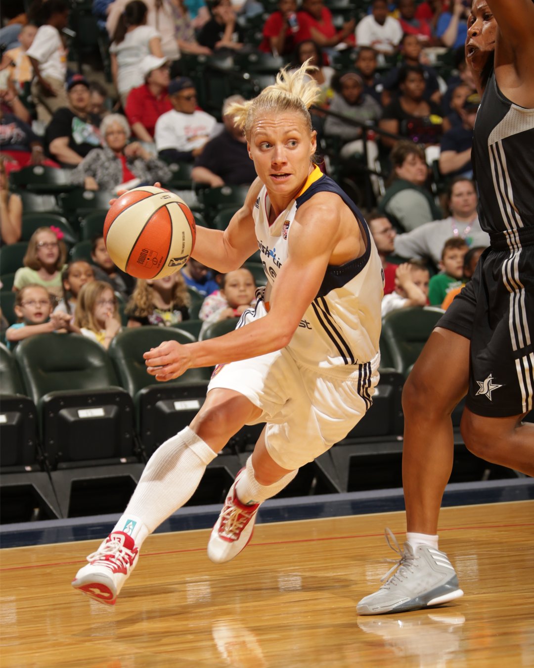 Happy birthday Fever alum Erin Phillips! 