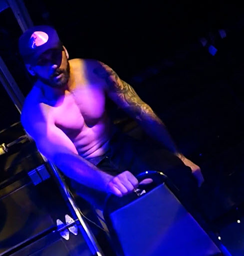 Your chair awaits! 😍

Come get pampered by our incredible Hunks! The drinks are delicious and the entertainment will blow your mind! Open at 9pm!
.
.
.
#KingsOfHustler #LasVegas #TGIF #VegasNightlife #MaleRevue