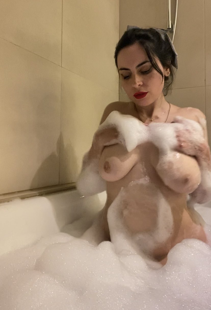 i am online all day at my website if you wanna message me 💌 we can have some hot chats or i can send you my favorite videos! you choose ✨ https://t.co/L52x1jqePf https://t.co/qgXV3yY5k6