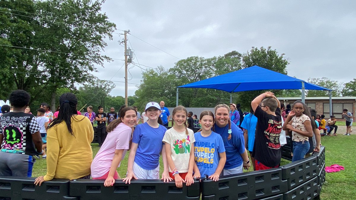 tupeloschools's tweet photo. Great day for a @LawhonTPSD field day. #TPSD

🤳: https://t.co/um8q27uj5v https://t.co/FcIhctHkvg