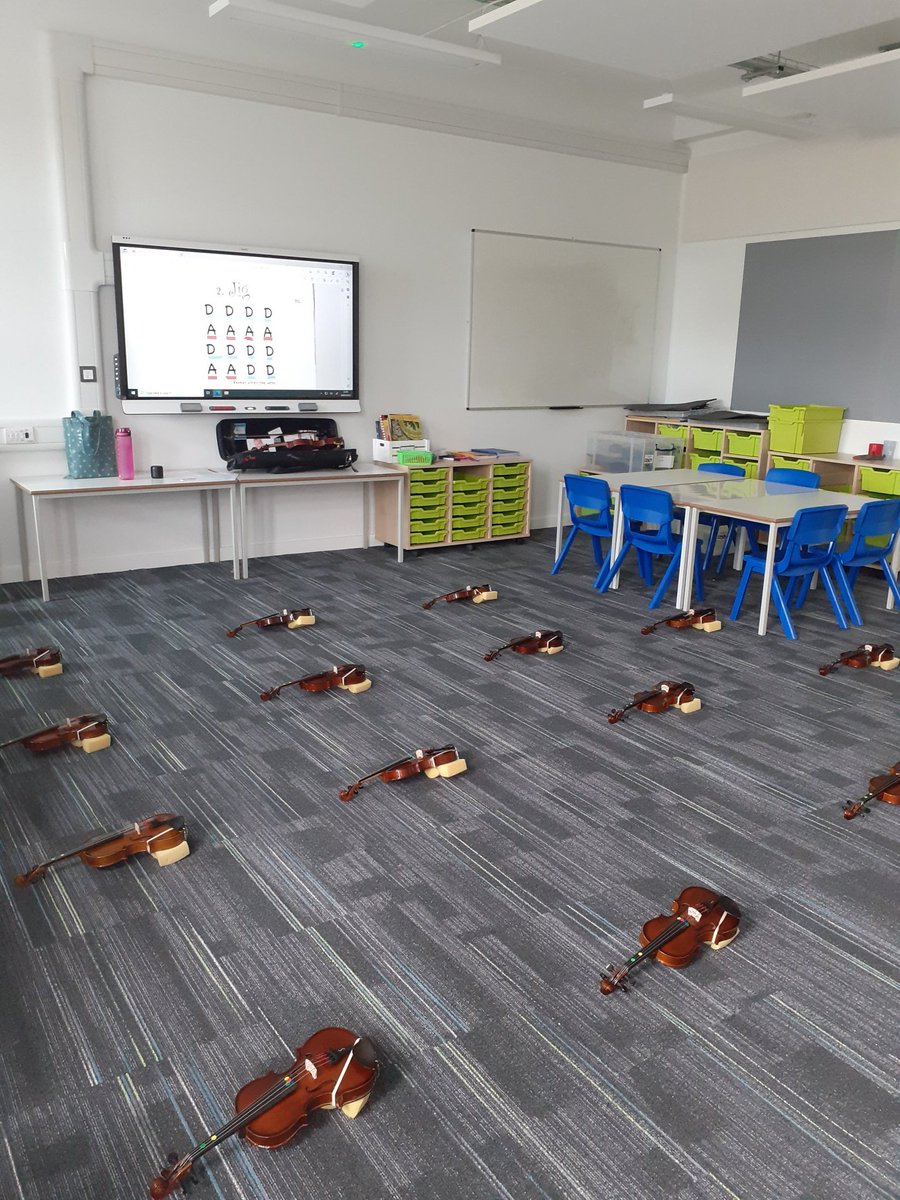 The calm before the beautiful chaos! Week 3 of super-fun #WCET violin classes with such brilliant Year 1 children learning so much at a <a href="/GlosAcadMusic/">GlosAcademy of Music</a> primary school. Sing, dance, clap, play, the musical joy is boundless! #vamooshmusic #accesstomusic #musiced #violinforeveryone