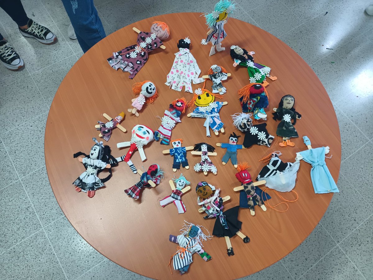 nestorpsico's tweet image. @judystella3 @StephanyPresto4 @MilenaLoperaC @Metrosalud #MMCS La fuerza azúl 💙💙💙con las madres Fami de ASUINFANCIA, educando en pautas de crianza humanizada y el rol del niño en el hogar. Medellín me cuida salud. Comuna 80