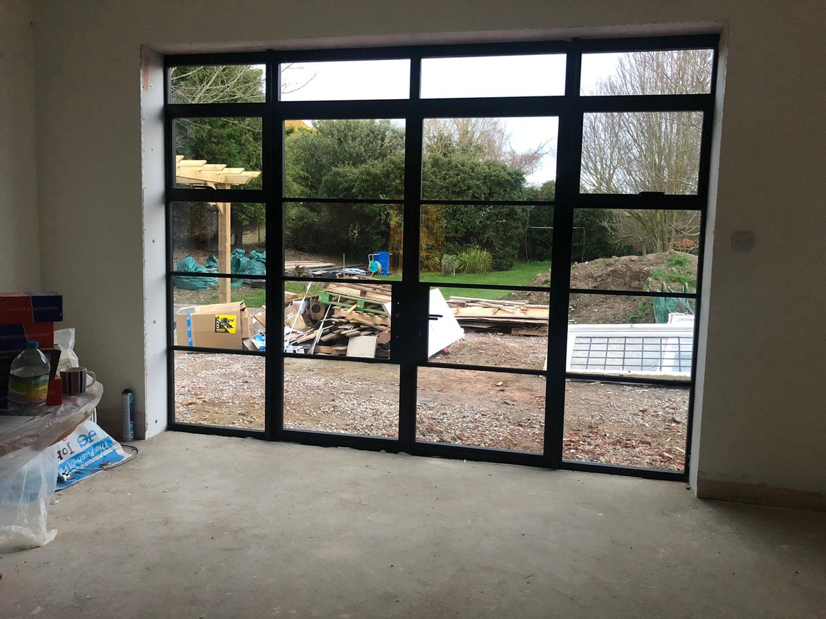 GlassHouseDG's tweet photo. #Throwback Our team supplied and installed Aluco steel-look doors and windows at a new build extension in Kent. This iconic glazing solution offers all the design and style capabilities but with the added benefit of advanced performance. What are your thoughts? 💗 #renovations https://t.co/JTyKBAQxGb