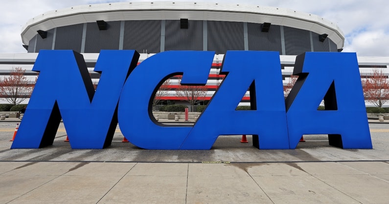 Power 5 conferences combined for more than $3.3 Billion in revenue last year💰

1. Big Ten: $845.6M 
2. SEC: $802M 
3. ACC: $617M 
4. Pac-12: $580.9M 
5. Big 12: $480.6M

(via <a href="/USATODAY/">USA TODAY</a>) 

on3.com/news/power-5-c…