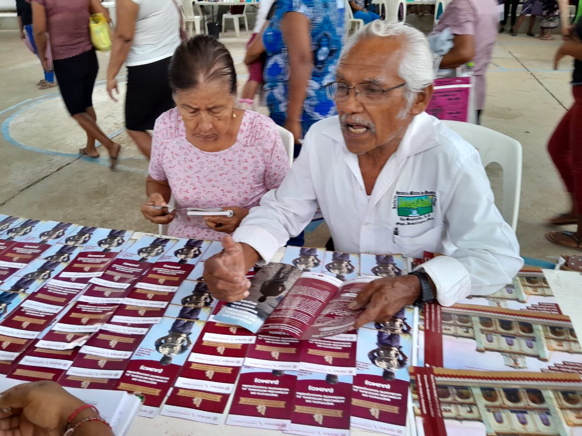 IAIMO_GobOax's tweet photo. El día de hoy el personal del Instituto de Atención Integral al Migrante Oaxaqueño se encuentra en Santiago Tetepec, Jamiltepec, ofreciendo información sobre los servicios y programas que se están realizando en el #IAIMO.

#caravanabienestar 
#UnPuebloTransformandoSuHistoria https://t.co/sw9NGk1hMY