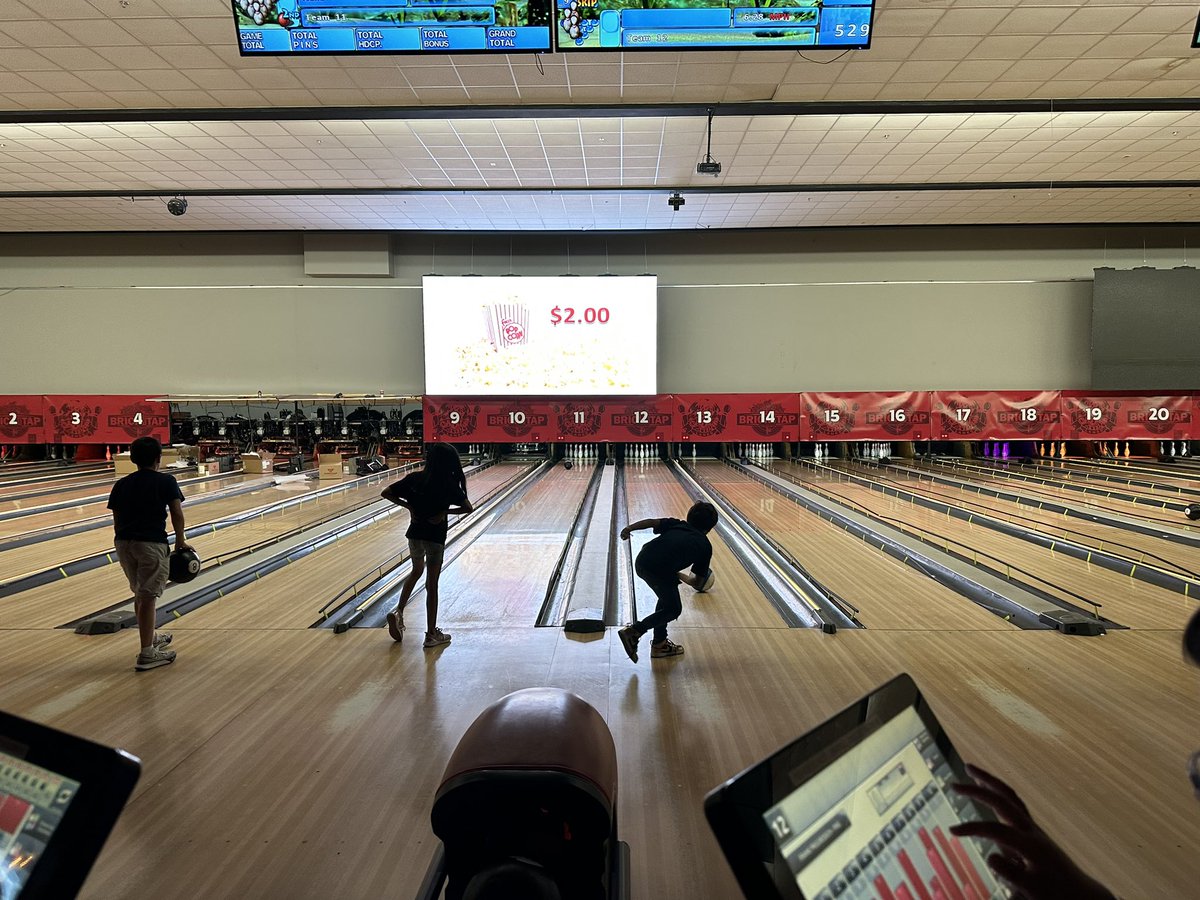 HuizarIdalhi's tweet photo. 3rd grade field trip 🎳🚌
#thirdgradeconversations
@EastwoodKnolls @RobRobledoEKIS @tereovalles1 https://t.co/KWUqLiCC2C