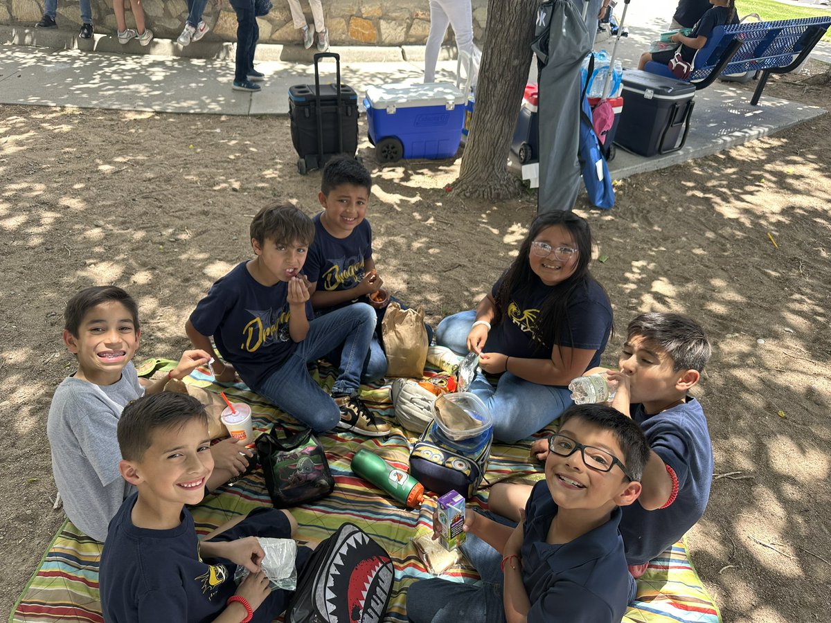 HuizarIdalhi's tweet photo. 3rd grade field trip 🎳🚌
#thirdgradeconversations
@EastwoodKnolls @RobRobledoEKIS @tereovalles1 https://t.co/KWUqLiCC2C