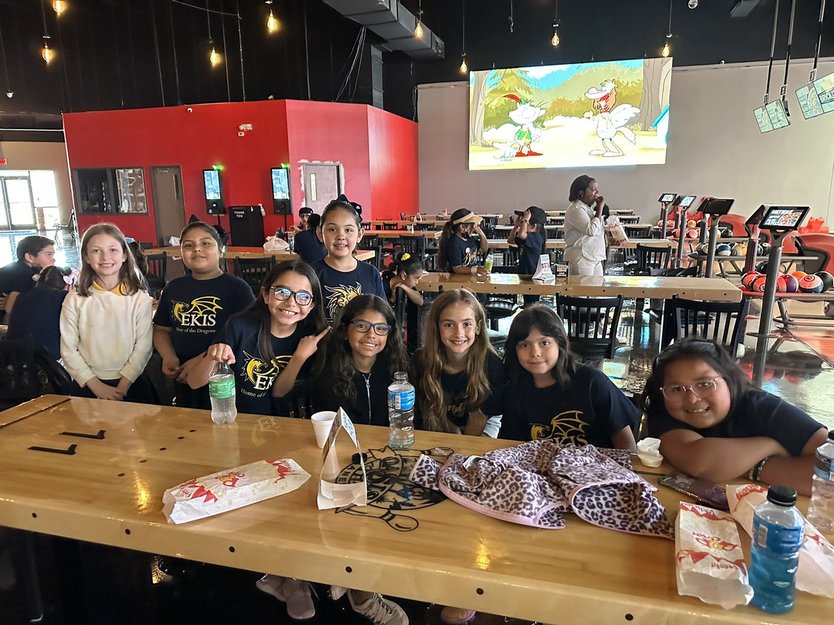 HuizarIdalhi's tweet photo. 3rd grade field trip 🎳🚌
#thirdgradeconversations
@EastwoodKnolls @RobRobledoEKIS @tereovalles1 https://t.co/KWUqLiCC2C