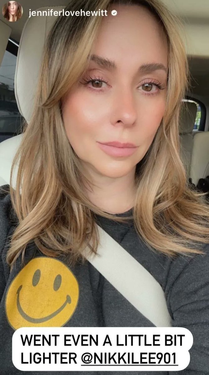Hey Lory! Look who's dark blonde, light brunetteish, or whatever you want to call it! I love what she's done with her hair while she's on vacation! 😍😍#JenniferLoveHewitt @Lory_Wolfgirl90