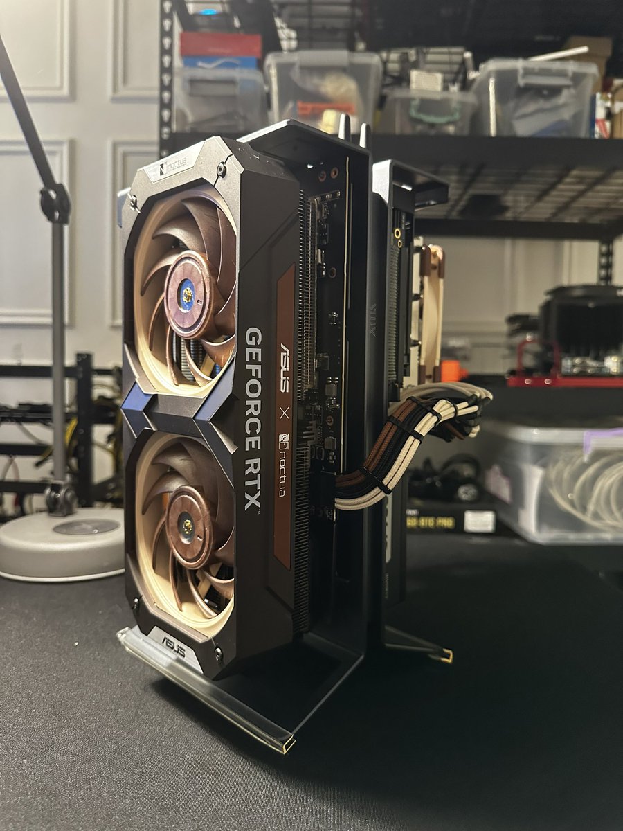 CloudBasedMe's tweet photo. One more @Noctua_at build.

Don’t let it’s small form factor fool you.

For more details check the post by @bokiko 

#ryzen #sfx #noctua #opencase #Nvidia4080 https://t.co/s0FWIZZ3ja
