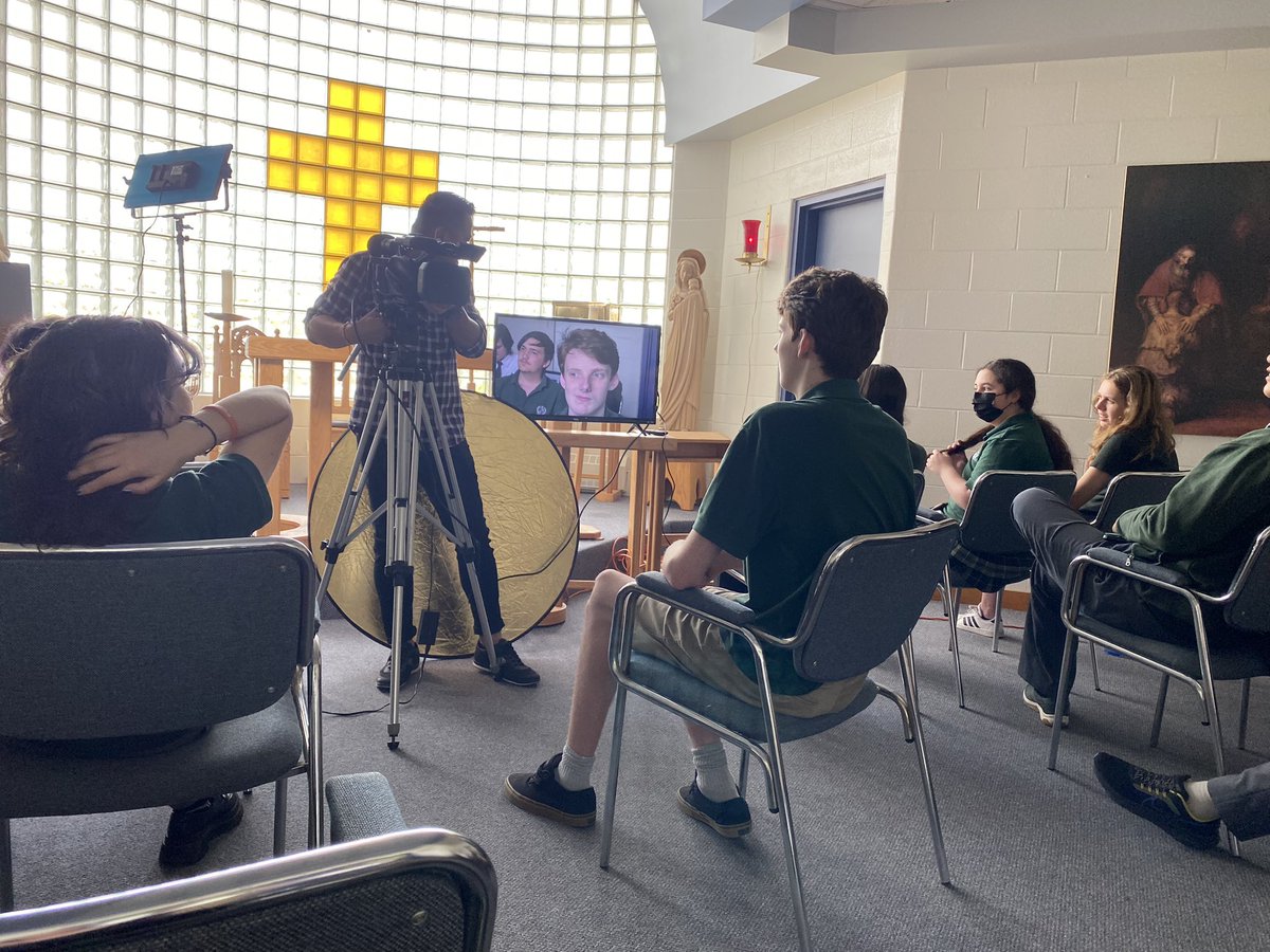 mrsmcdhc's tweet image. Thanks to Ron Sim, CSC, award winning Director &amp;amp; Cinematographer for speaking with SHSM-ICT members today about film &amp;amp; commercial production + a lighting workshop for SHSM members &amp;amp; Gr 12 @HCComTech Fortunate to have had your knowledge, experience &amp;amp; expertise today in our class.