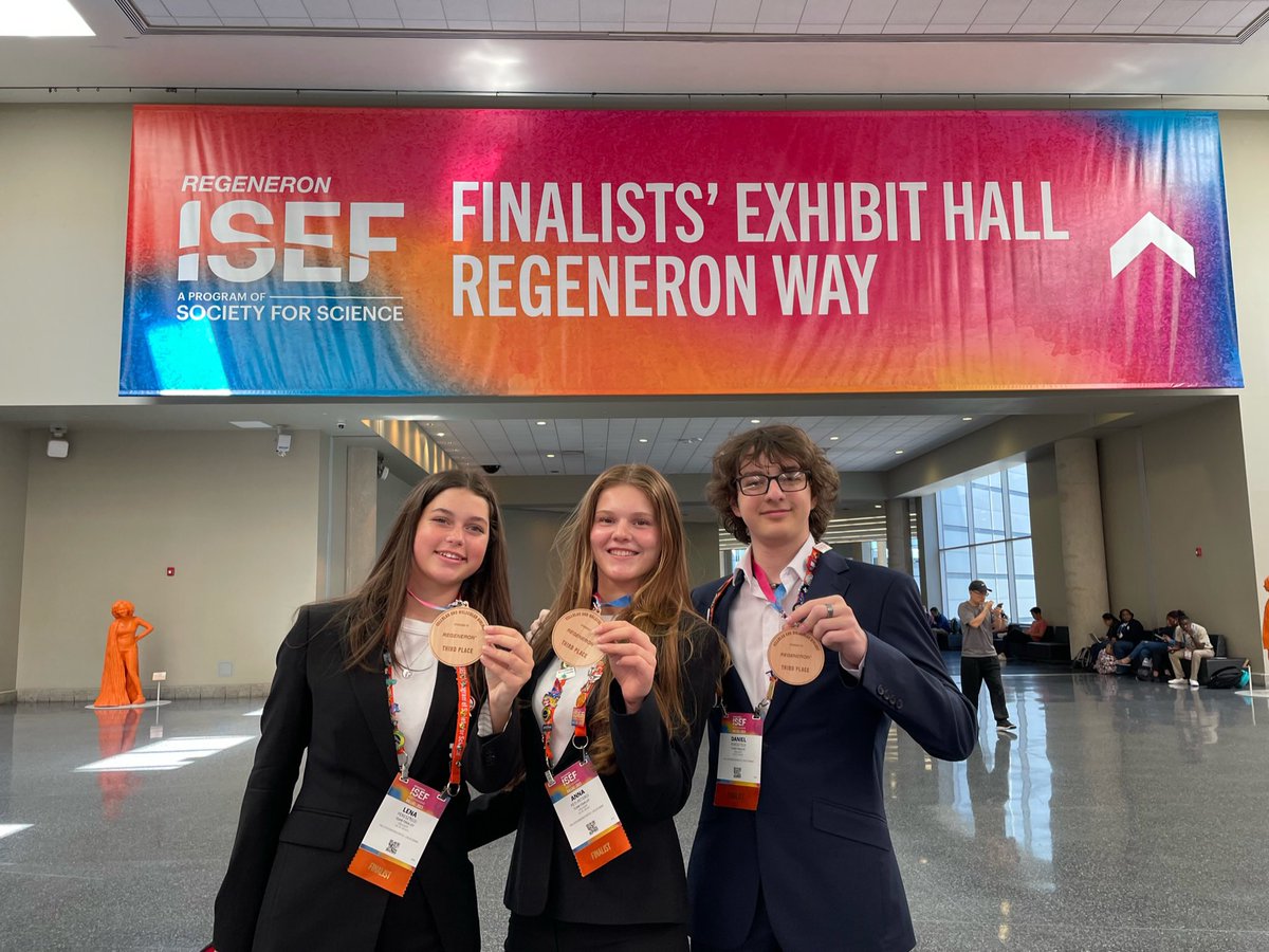 Super proud of our young scientist children for winning third place at @Regeneron #RegeneronISEF 2023! Congratulations to Anna, Lena, and Daniel! Future Forward! #Science #cellbiology Thank you @USC and @PVsciresearch for the support!