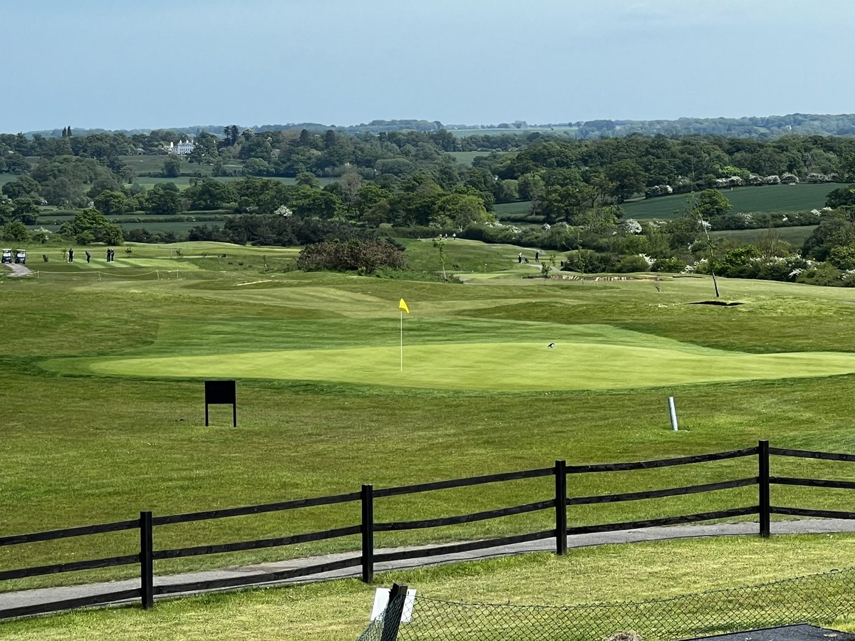 BlakesGolfClub's tweet photo. Good luck to our Norman Plum team who play their second round fixture against Upminster Golf Club. How many matches will reach the 18th Green. #blakesgolfclub #essexgolfunion #teamgolf #essexlinksgolf https://t.co/2Te2PZQVRS