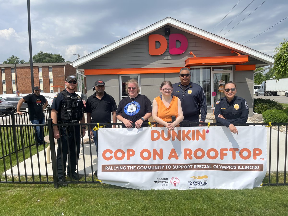 EIU Police Department (@eiupolice) on Twitter photo First #CopOnARooftop at this location! Thanks for all the donations and support! @specialolympicsillinois <a href="/eiupolice/">EIU Police Department</a> First #CopOnARooftop at this location! Thanks for all the donations and support! @specialolympicsillinois <a href="/eiupolice/">EIU Police Department</a>
