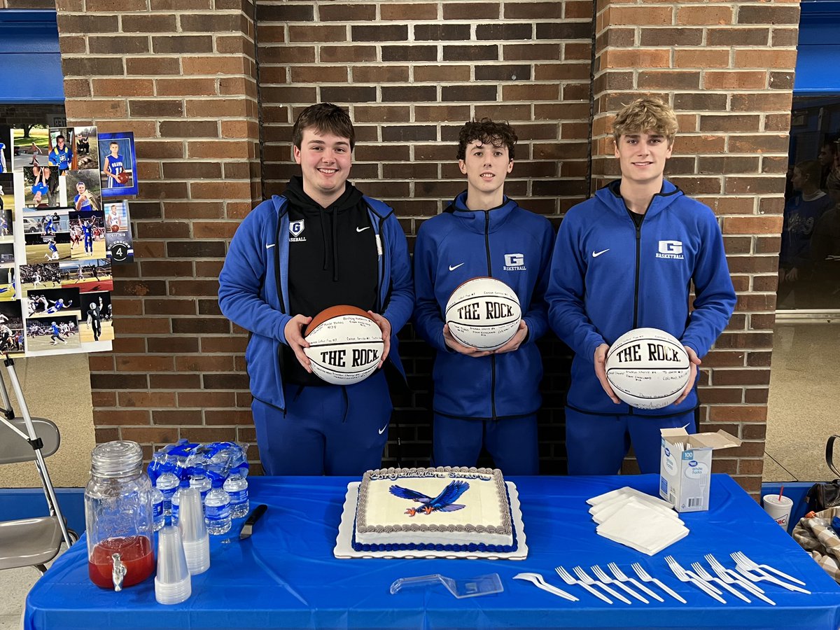 hollandjason10's tweet photo. Very proud of these 3 as they graduate tonight!!!  Once an Eagle always an Eagle!!  How do we fly? AS ONE!!!!! #GDTBAE https://t.co/k8OZ8Tk2Jc