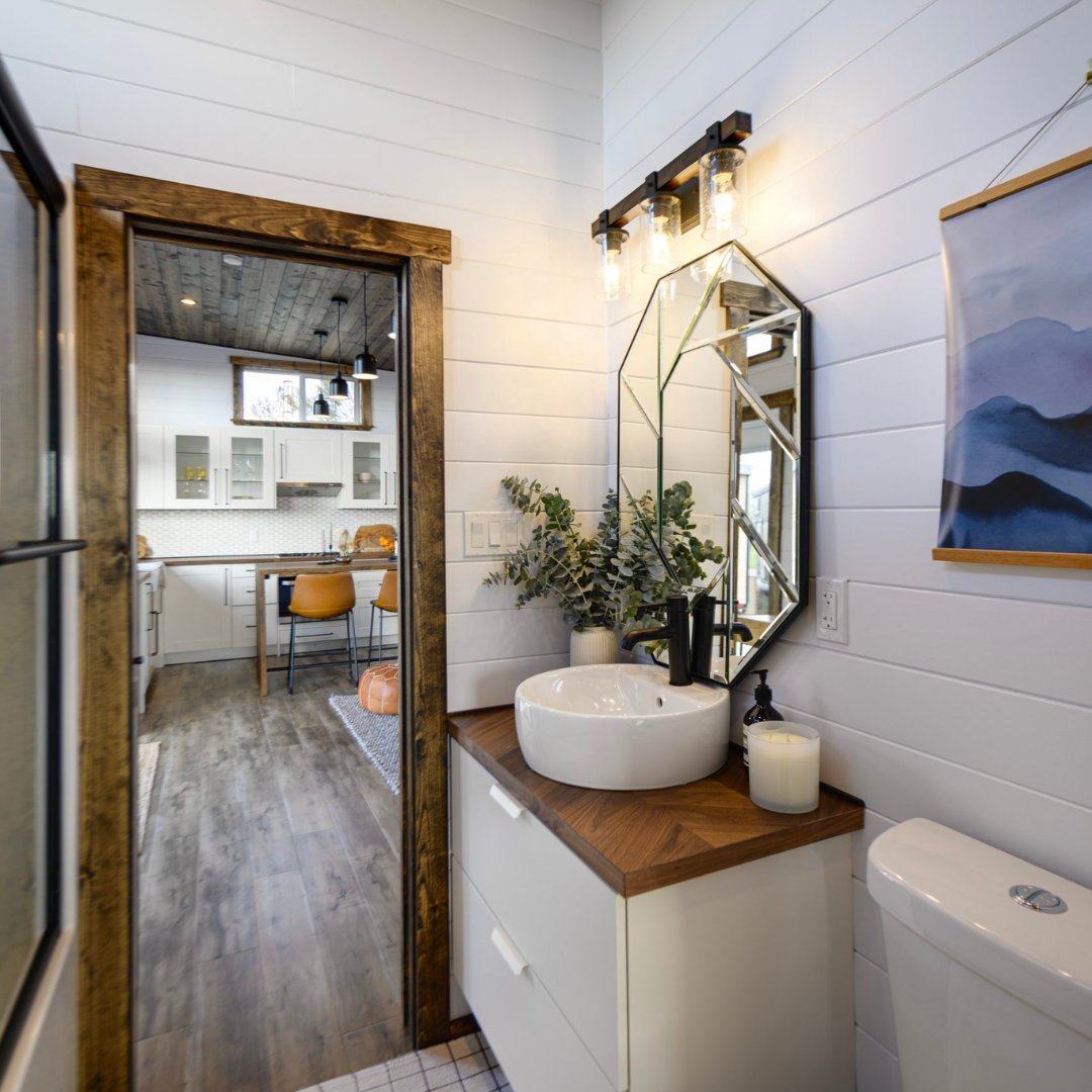 🎉 𝐍𝐄𝐖 𝐁𝐋𝐎𝐆 𝐏𝐎𝐒𝐓 🎉

Women are taking back their power and breaking down barriers with the help of tiny homes! 🏠

Read our full blog: hubs.li/Q01Qschv0 

(Photo: Park Model Canada)