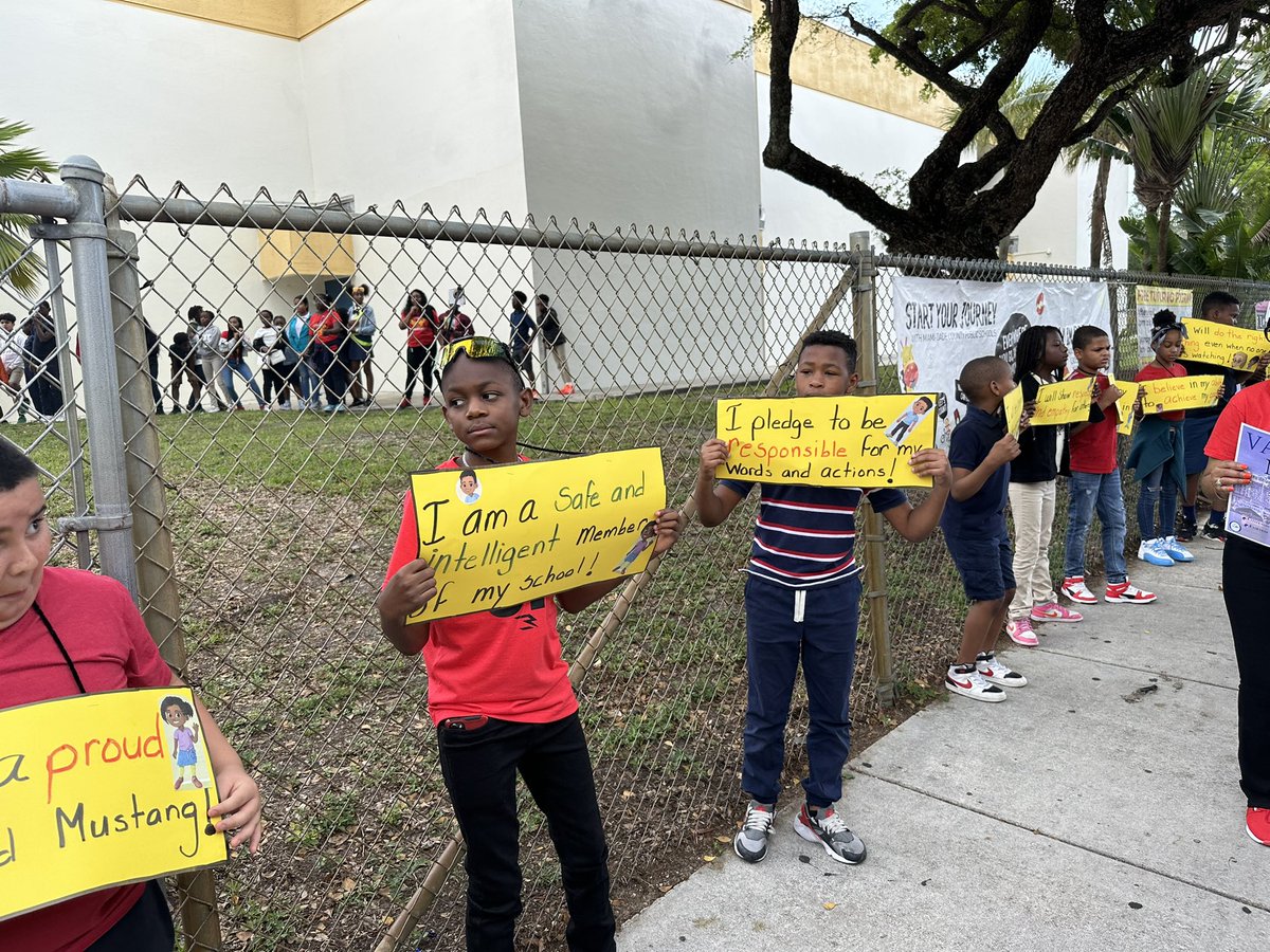 SKrantz21's tweet photo. I had a great time celebrating with the students @BrentwoodES1 today!  They were so enthusiastic and their handmade  signs were awesome! https://t.co/s8Mfce0cTa