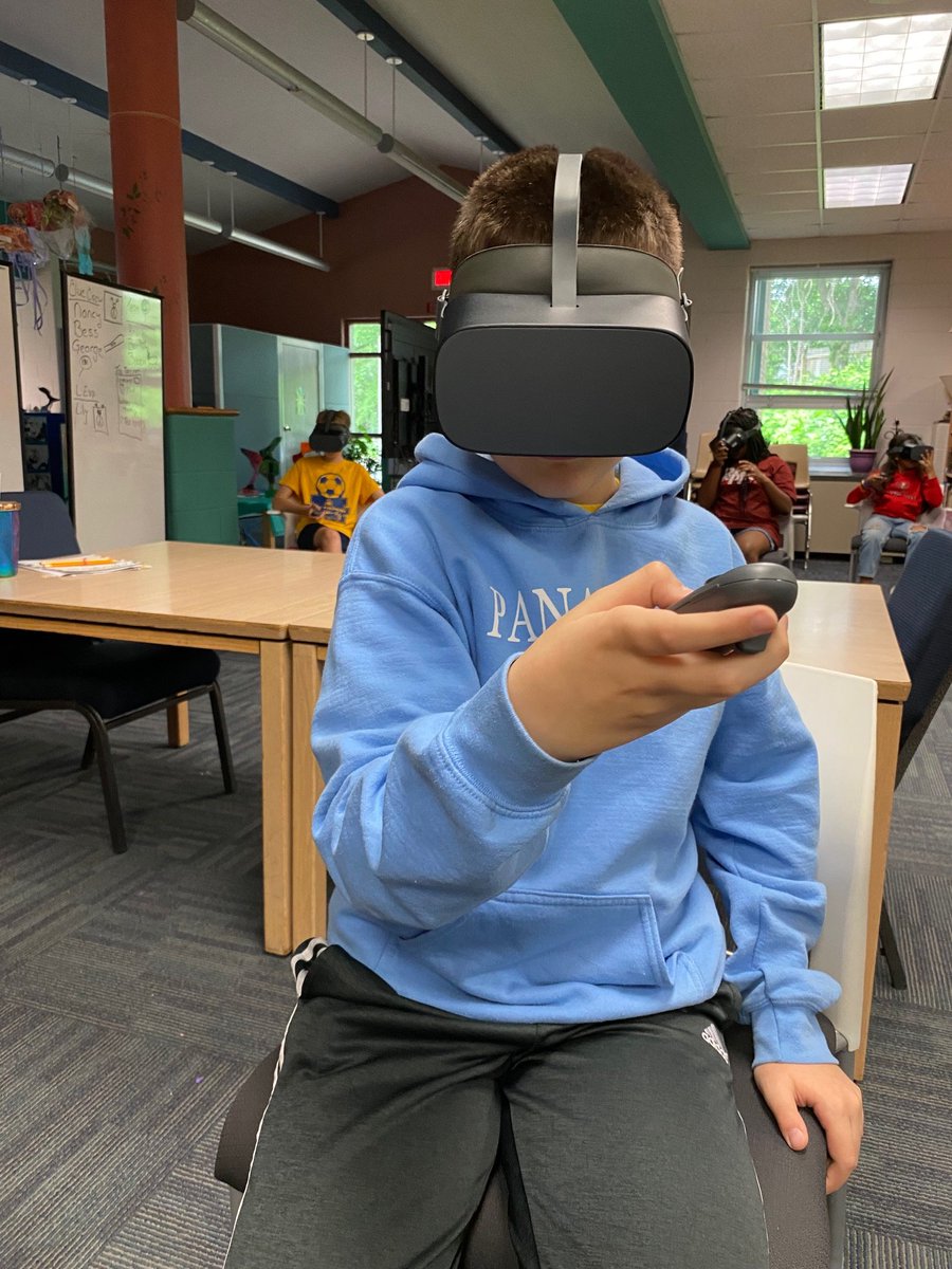 What an amazing day with our students <a href="/hawthornehawks/">Hawthorne Elementary</a> as they explored 360 videos by <a href="/jadlerphoto/">Jennifer Adler</a> of shipwrecks documented by <a href="/insidenatgeo/">National Geographic Society</a> explorers while aboard <a href="/EVNautilus/">E/V Nautilus</a>! Thank you @Mr_Durm &amp; <a href="/JCPS_JackBosley/">Jack Bosley</a> for your help!
nautiluslive.org/cruise/na146