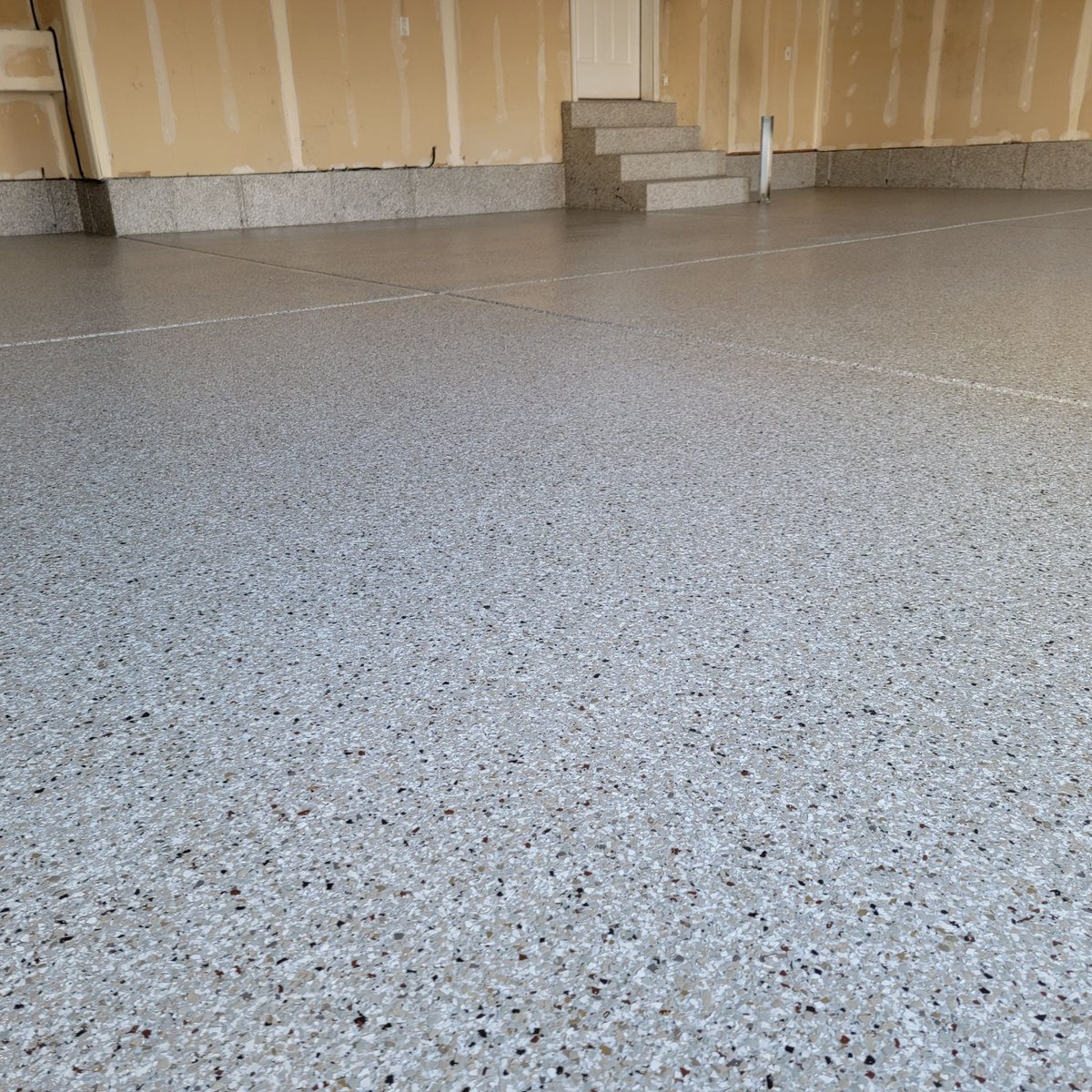 Tired of worn-out floors? Solid Custom Floor Coatings offers top-quality solutions for garages, basements, porches, and more. 

Let us help you transform your space with our durable and stylish floor coatings: bit.ly/3dmA29f 

#EpoxyFloors #HomeUpgrade