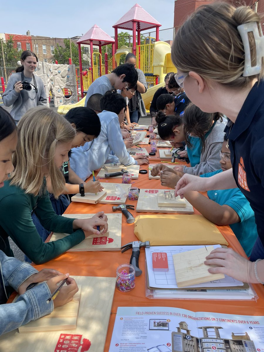 MariuxiLB's tweet photo. District 14 STEM SHOWCASE! Creativity and innovation at its best! @District14Supt @aparache14 @NYCSchools https://t.co/Kvm4wFqIV4