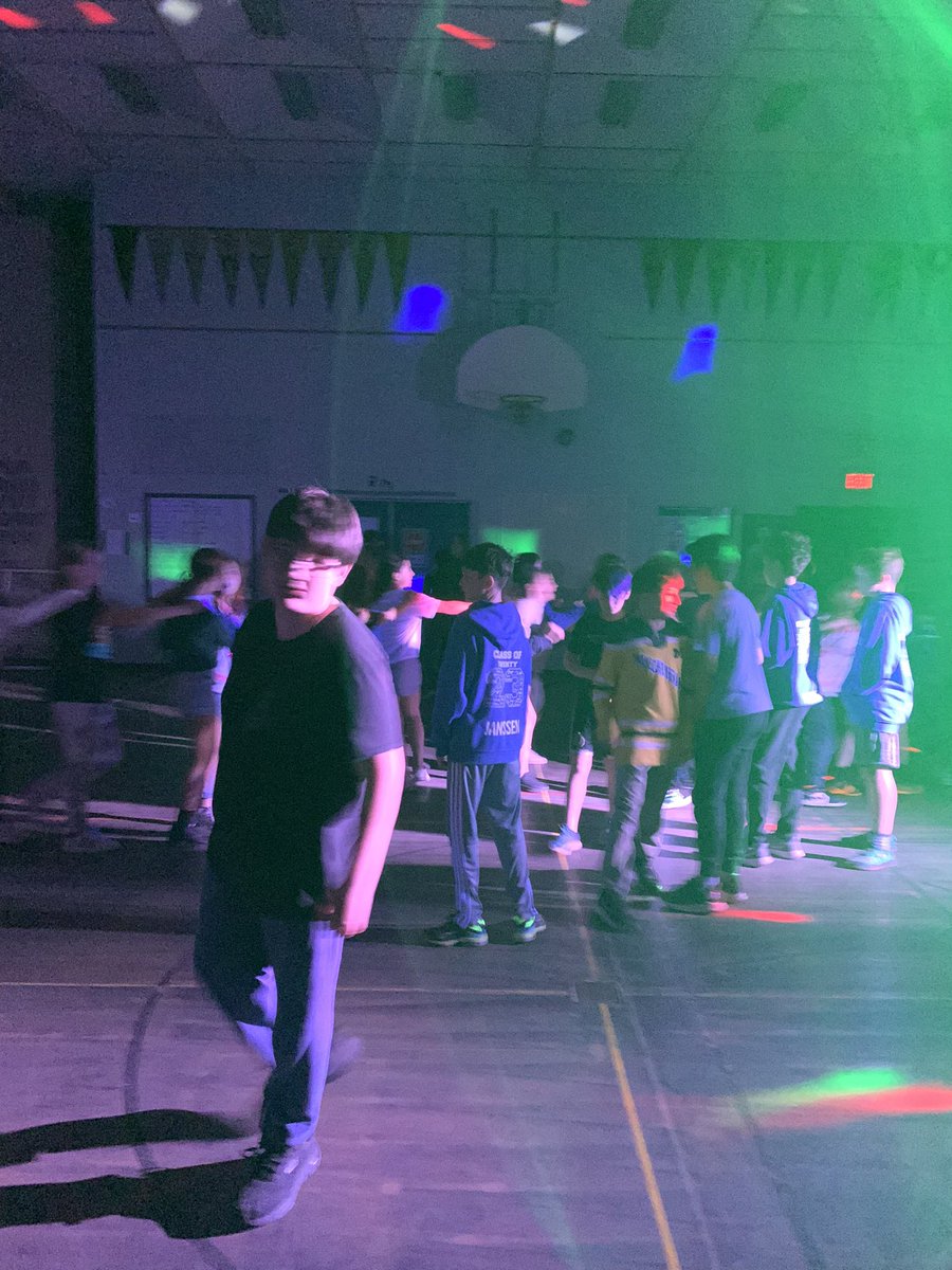 Howard Hawks enjoying their dance-a-thon with Professor Jamz @DebbieDonsky @DebbieKingPHP Thank you @HowardJrPS and our Howard community for making this a possibility!