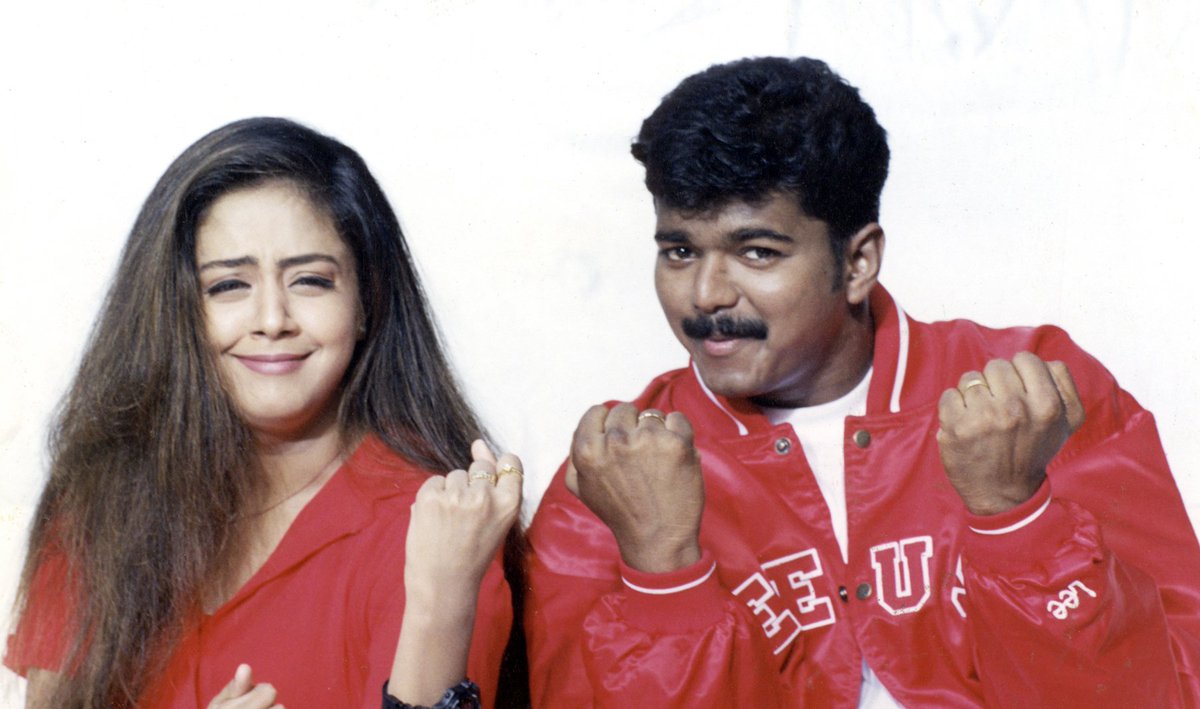 its_Esakkiraja's tweet photo. Celebrating 23 glorious years of #ThalapathyVijay and @iam_SJSuryah's iconic blockbuster #Kushi 😍🥰

A film that continues to capture hearts and leave an everlasting impact 👌🏻💥Timeless love, unforgettable moments❤️🎉  Shiva &amp; Jennifer 🤩♥️💎

#23YearsOfKushi 💕 @actorvijay #Leo https://t.co/79iFiwzJ1Z