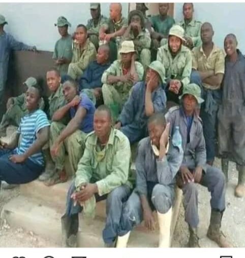 godbless_lema's tweet photo. Mh Rais SSH mtakapokuwa mnazindua IKULU kesho Dodoma. Tafadhali wakumbukeni hawa vijana waliojenga jengo hilo,  ili muweze kuwa na usingizi mzuri na maisha ya amani hapo IKULU.Walipeni jasho lao. https://t.co/CDeJNOJpx1