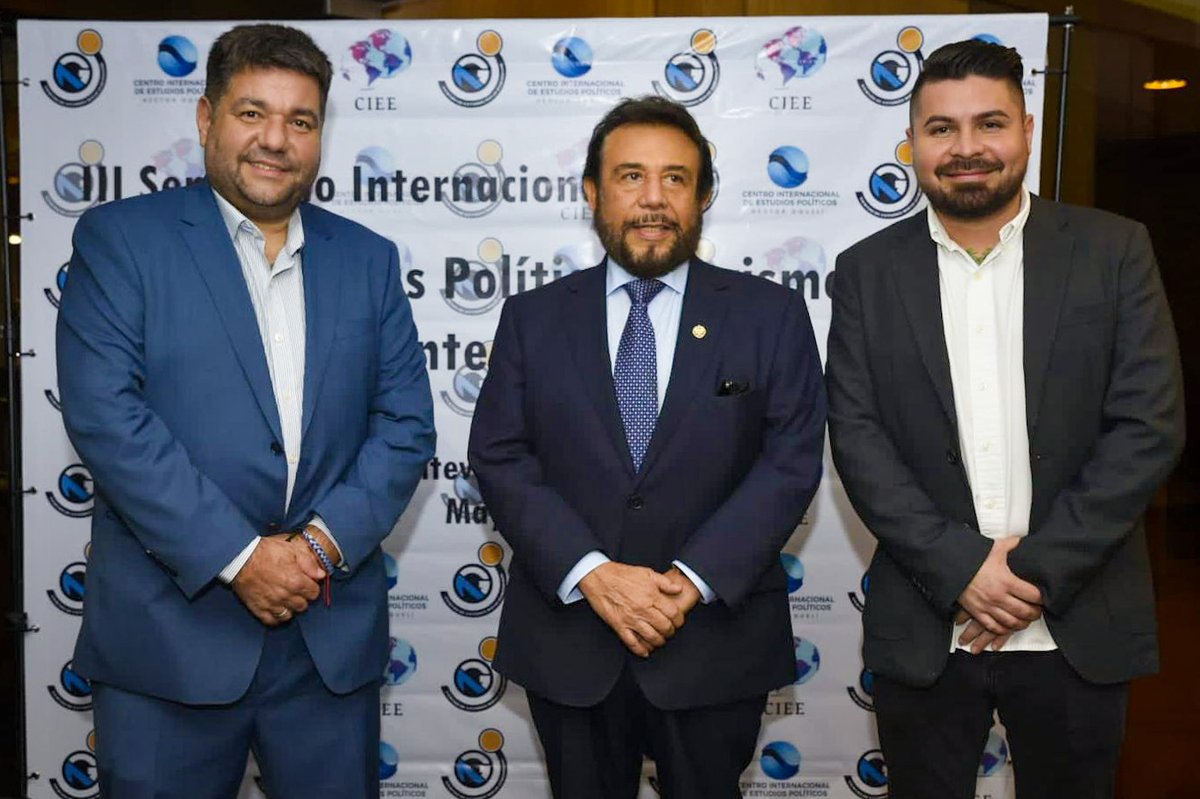 DiarioLaGaceta's tweet photo. @TejidoSocialSv @sliptone Marroquín es parte de la comitiva encabezada por el vicepresidente de la República, Felix Ulloa (@fulloa) que participa en el III Seminario Internacional: Sistemas Políticos, Turismo e Integración, el cual se desarrolló en el Palacio Legislativo de Uruguay. https://t.co/iNQkdixZbZ