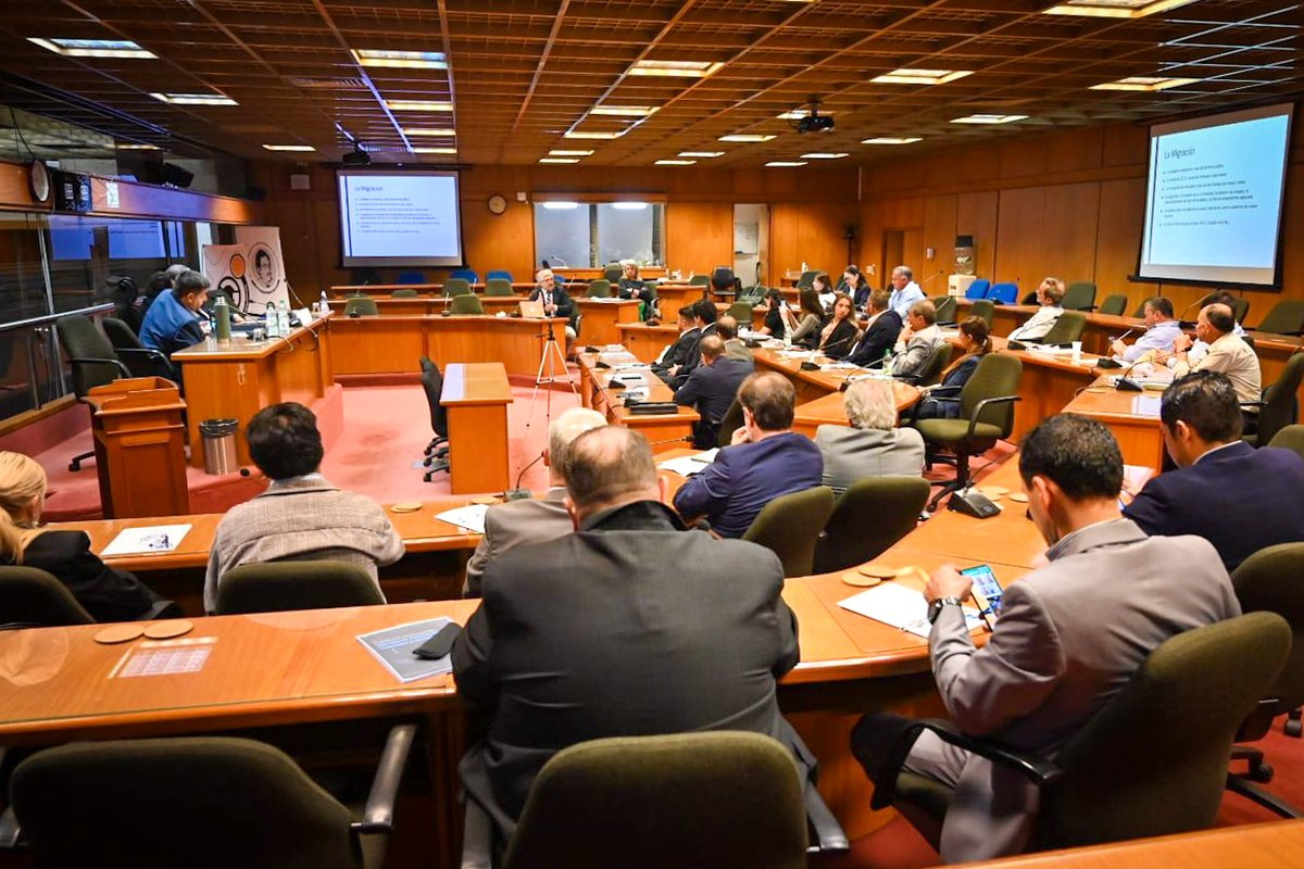 DiarioLaGaceta's tweet photo. @TejidoSocialSv @sliptone @FUlloa El seminario es organizado por el Centro de Estudios Nueva Generación de Uruguay, junto con el Centro Internacional de Estudios Estratégicos de México y Centro Internacional de Estudios de Paz y Conflicto “Héctor Oquelí” de El Salvador. https://t.co/IwwshjTeyi