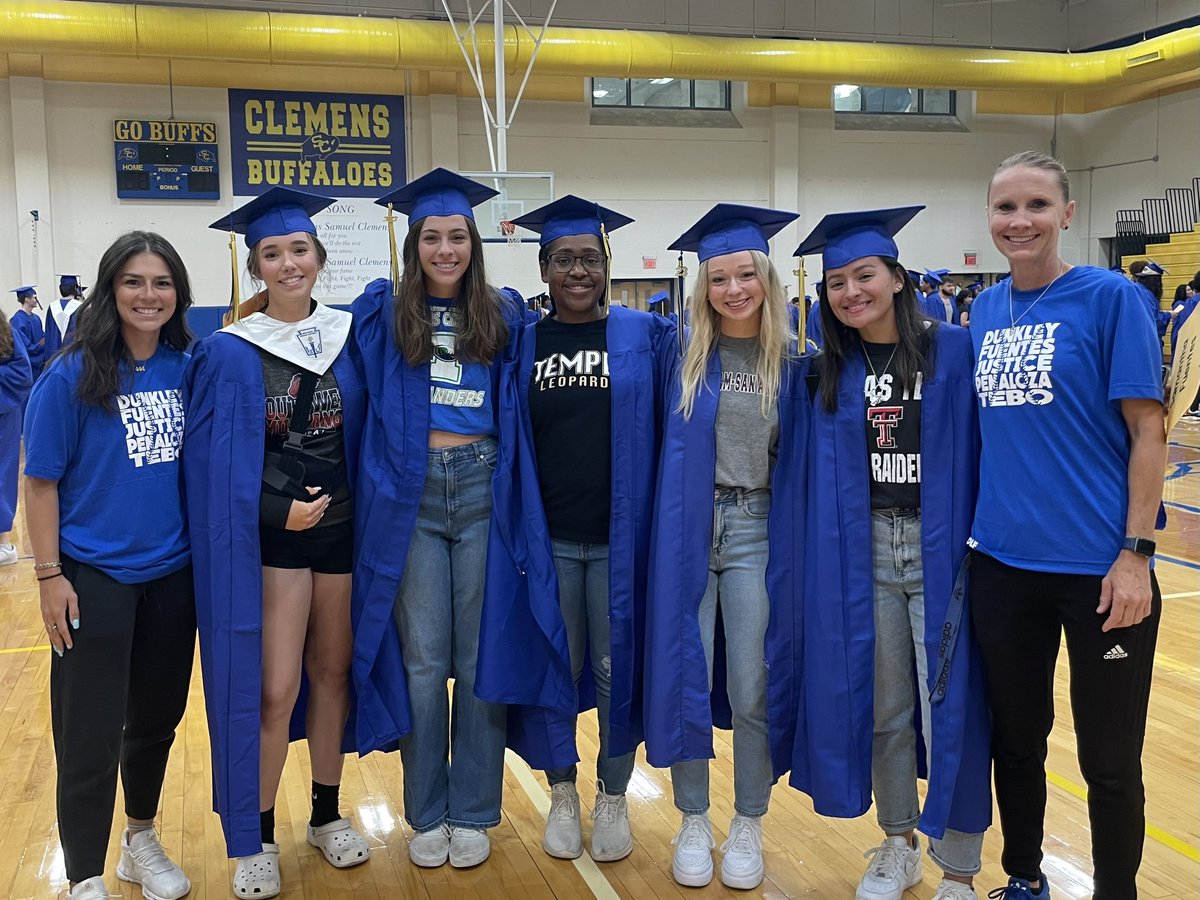 Last day of high school for these 5! Elephant Walk and Senior Olympics before they hit the big leagues. Best of luck to our class of ‘23!🤩🥎🦬