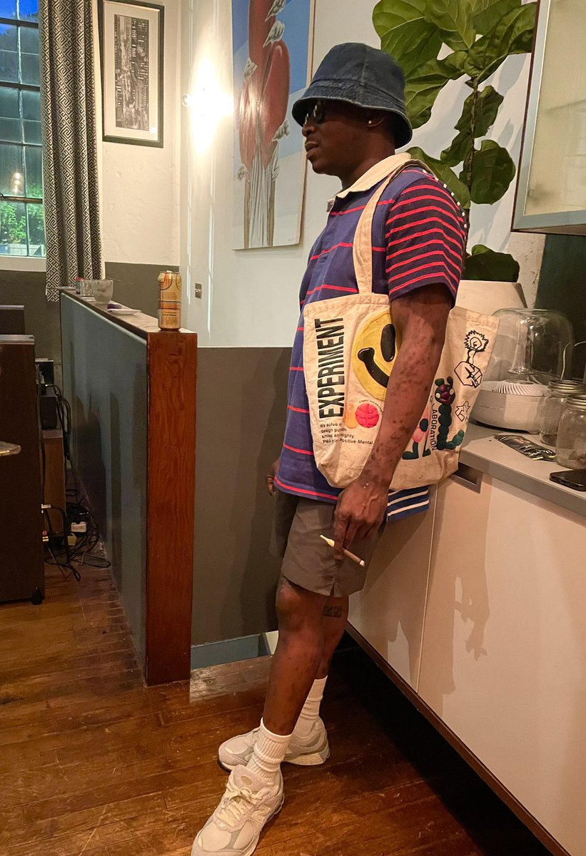 We eatin smoked salmon lox at the bow of the yacht ⛵️