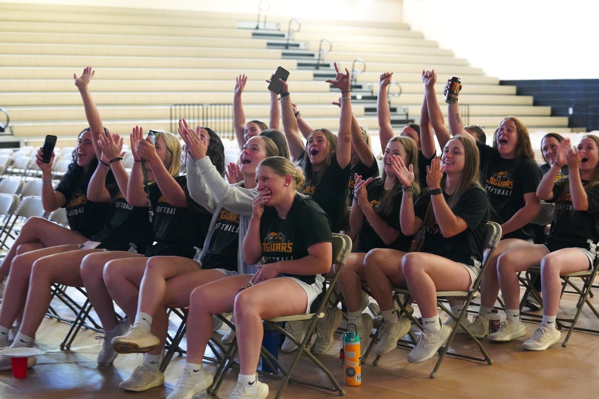 dacc_athletics's tweet photo. #9 seed for the 𝙗𝙞𝙜 𝙙𝙖𝙣𝙘𝙚.

@daccwsb @NJCAASoftball @NJCAA 

#danvillejaguars | #njcaa https://t.co/8PbHUhYATr