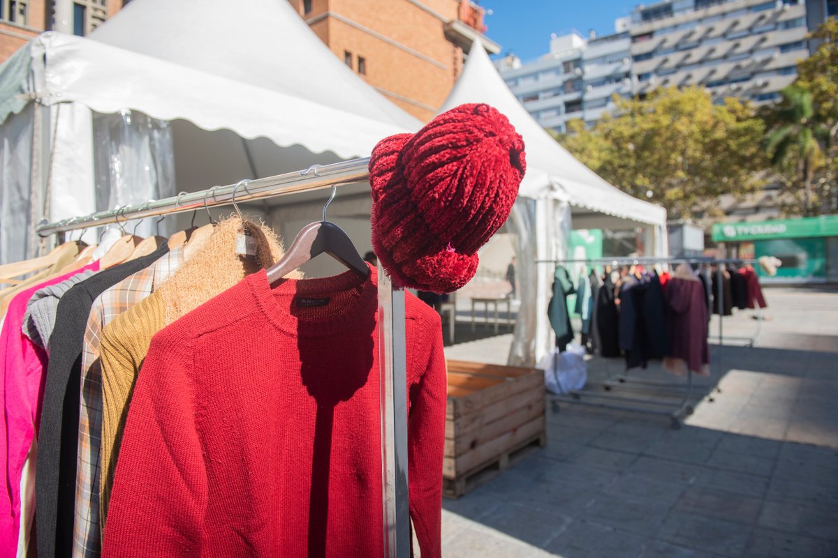 montevideoIM's tweet photo. 🧥 ¡Al frío buen abrigo!

Último día para sumarte a la #CampañaDelAbrigo 💪🏻

En la explanada, junto al @MScoutUy, recibimos: vestimenta, calzado, ropa de cama u otros abrigos limpios y en buen estado para ayudar a quienes más lo necesitan.

⏰ Hasta las 19 h. podés acercarte. https://t.co/UDpxJQWFtQ