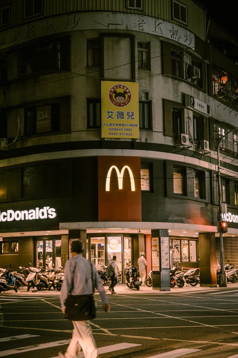 5/21結束後 走入歷史的瞬間 
願這裡能成為更好的避風港。
.
5/21が終わって歴史に入った瞬間 
ここがもっと良い避難先になることを願います。
.

📸 FUJIFILM XT4 TAMRON 17-70 
F2.8  1/30s ISO1250
#lightroom