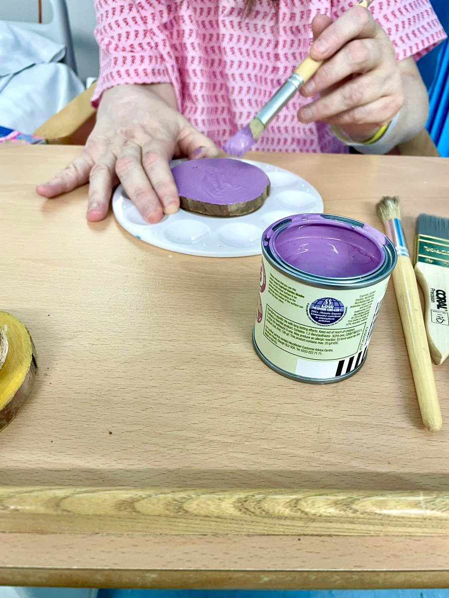 MAF_MKUH's tweet photo. Drawing a close to #CreativityandWellbeingWeek with some more painted wind chimes,check out what patients have created this week @MKHospital! ➡️
The power of creativity and culture to improve our health and well-being is vital 🧡 @mrslabarnes @CHWAlliance @MKHCharity https://t.co/WpmXLXVe1N