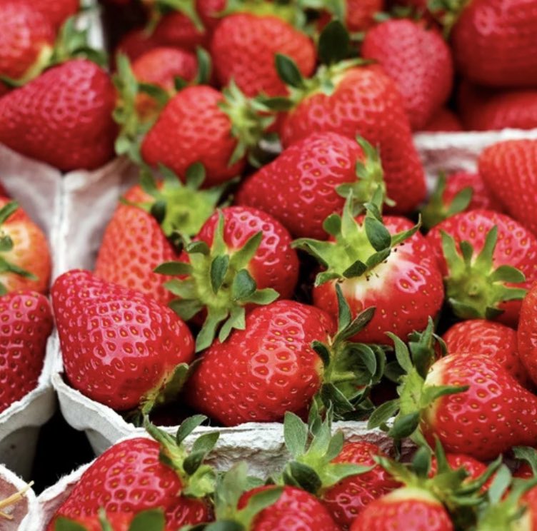 Foodari's tweet image. The sun is shining and strawberries are local, what more could you want on this glorious Friday? 

 @HughLoweFarms strawberries are in full swing! 💚

#foodies #passion #extramile #foodari #helpkentbuylocal #CaringCustomer #RespectProtectEnjoy #SupportYourLocal @producedinkent