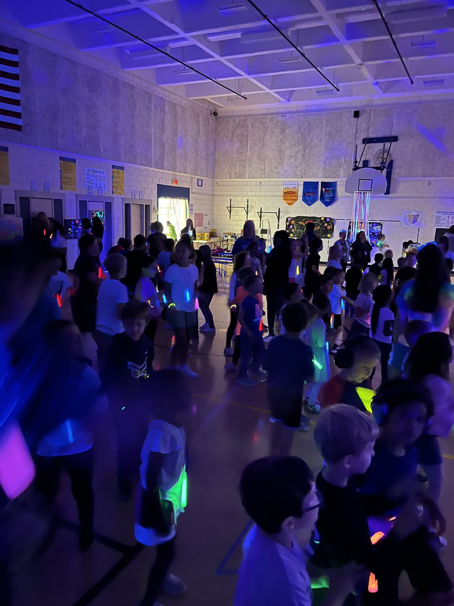 ✨Glow Party 2023✨4th Quarter PBIS Celebration 🎉 @BellevueSchools @LLawrenceElem #teambps