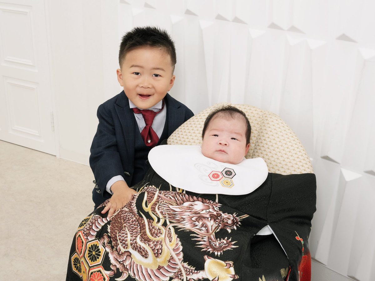 xkx0010's tweet photo. 2人目産んで旭冴の時以上に
体ボロボロなってみすぼらしく
なってるから誰にも見せるもん
ちゃうけど旦那にもあんまり
見せたくない思てまう💦💦
やっぱり男の人ってスタイル
抜群がいいに決まってるし
そやからこそ体見られるのに
抵抗ある😰
まっ子供2人可愛いから
なんでもいいんやけど笑笑 https://t.co/3pXVie0gBH