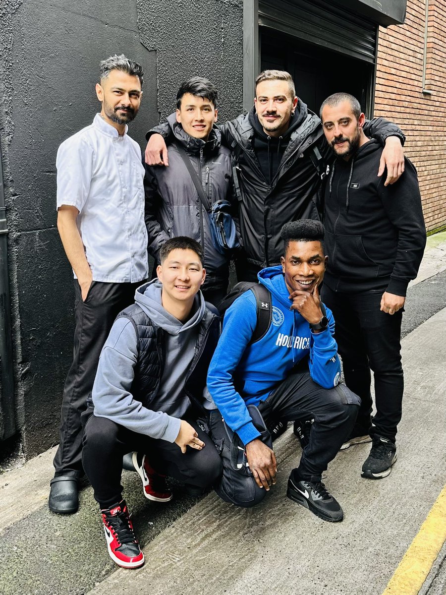LasTapasDeLola's tweet photo. Thinking maybe starting a boy band as they’re just too handsome ❤️😍 #kitchencrew 😘😂😍 https://t.co/El4bLksTQG